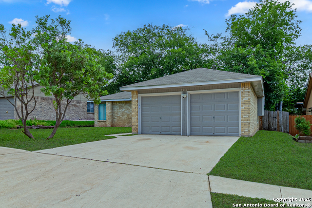 Image 3 of 45 For 7912 Forest Crossing