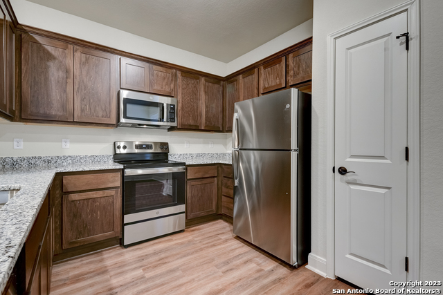 Image 7 of 27 For 13846 Enzo Gate  102