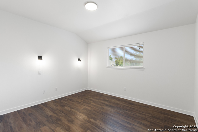 Image 20 of 23 For 962 River Terrace