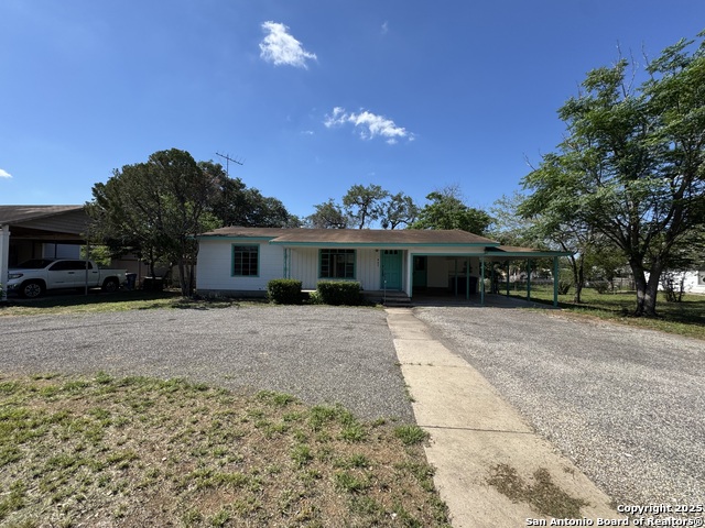 Details for 907 Goodwin W, Pleasanton, TX 78064