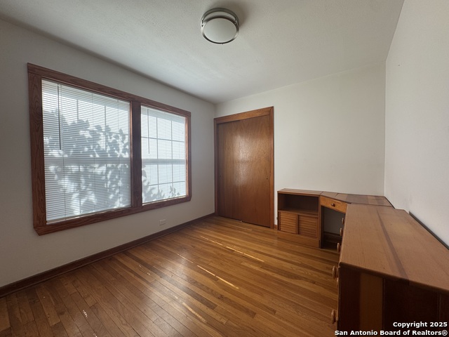 Image 11 of 14 For 907 Goodwin W