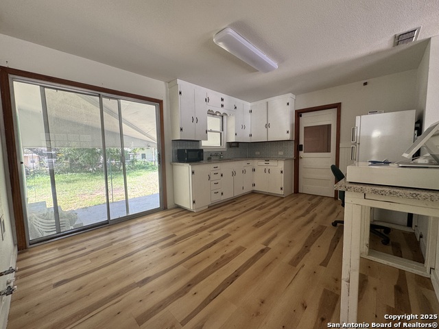 Image 4 of 14 For 907 Goodwin W