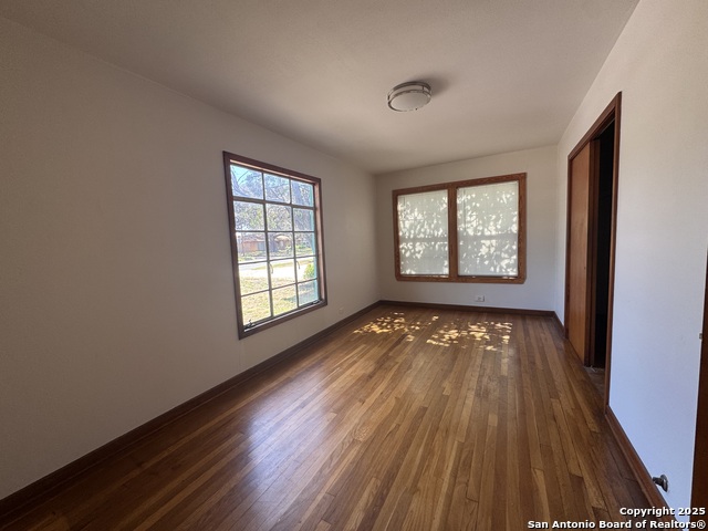 Image 6 of 14 For 907 Goodwin W