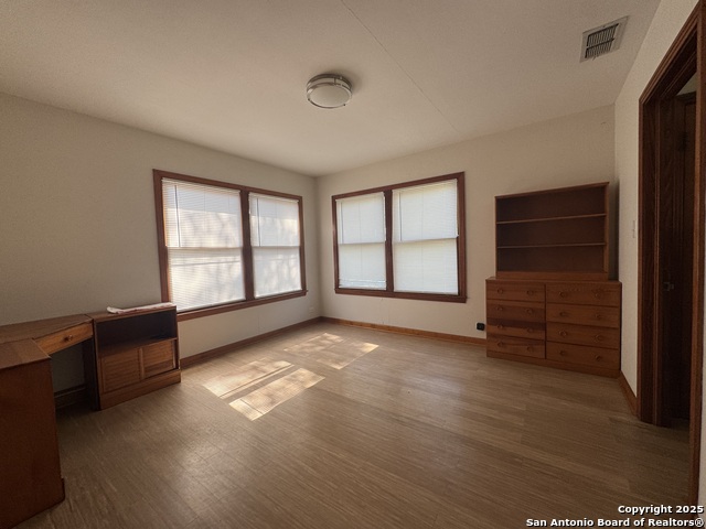 Image 8 of 14 For 907 Goodwin W