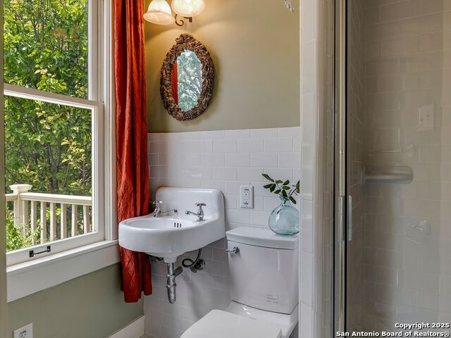 Image 36 of 45 For 520 Mulberry E