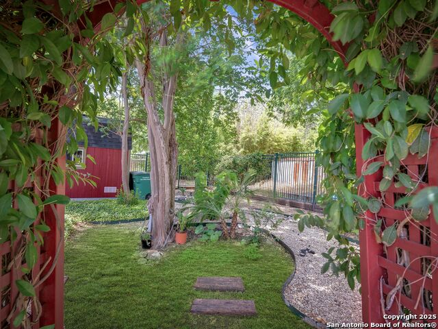 Image 38 of 45 For 520 Mulberry E