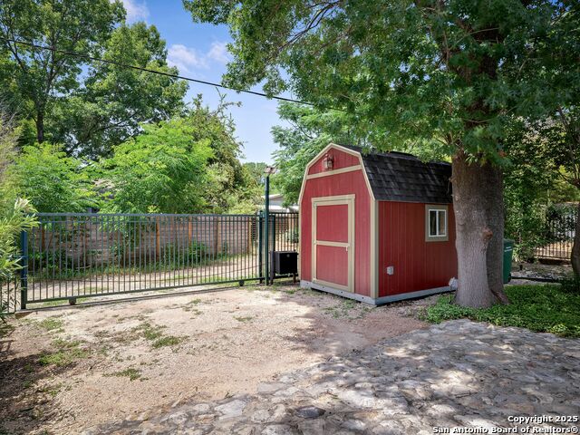 Image 40 of 45 For 520 Mulberry E