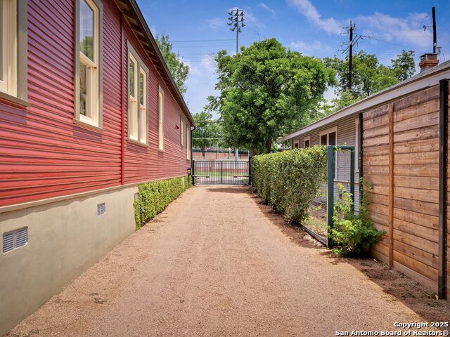 Image 43 of 45 For 520 Mulberry E
