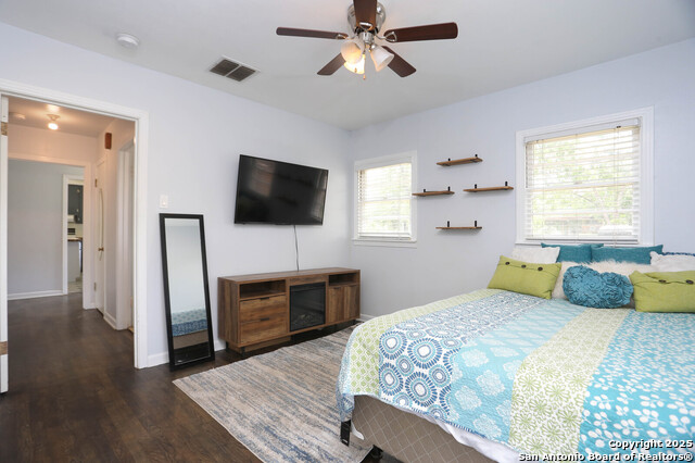 Image 15 of 25 For 621 Hackberry