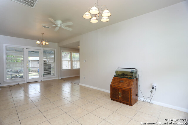 Image 19 of 25 For 621 Hackberry