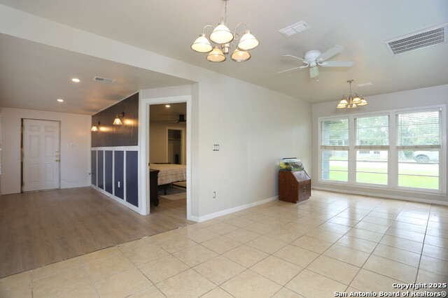 Image 20 of 25 For 621 Hackberry