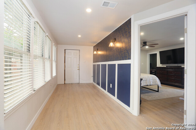 Image 21 of 25 For 621 Hackberry
