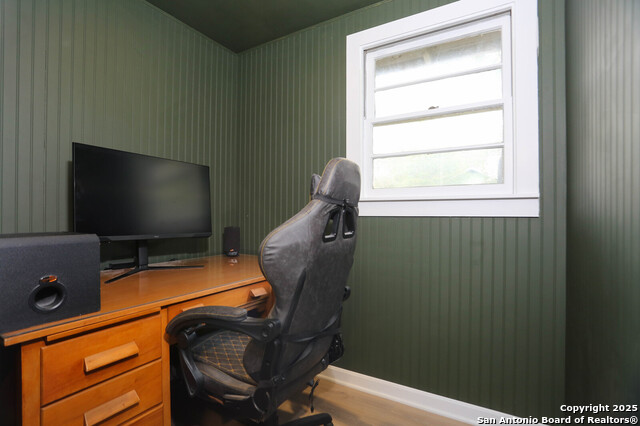 Image 22 of 25 For 621 Hackberry