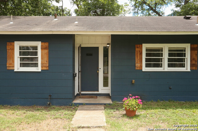 Image 3 of 25 For 621 Hackberry