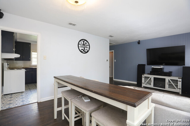 Image 9 of 25 For 621 Hackberry
