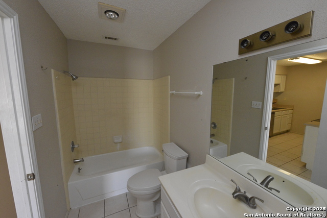 Image 12 of 17 For 4949 Hamilton Wolfe  8204