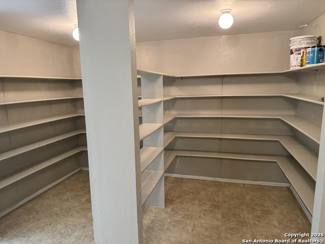 Image 12 of 34 For 5631 Lovett Oaks