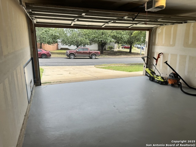 Image 32 of 34 For 5631 Lovett Oaks