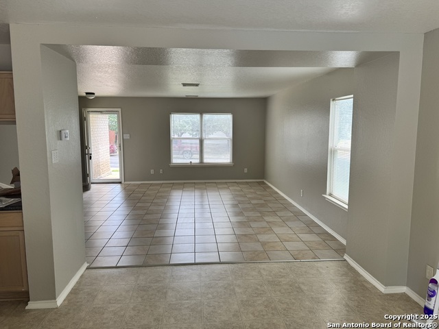 Image 9 of 34 For 5631 Lovett Oaks