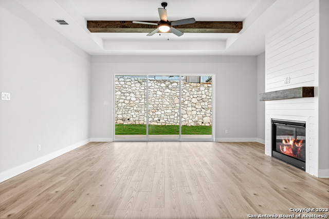 Listing photo id 8 for 305 Lawrence Drive