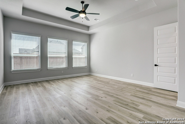 Listing photo id 9 for 305 Lawrence Drive