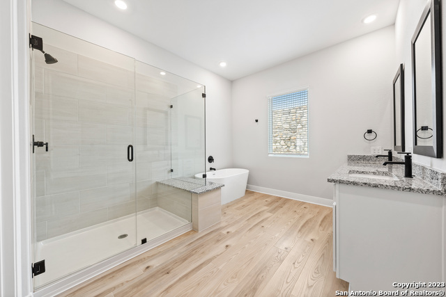 Listing photo id 10 for 305 Lawrence Drive