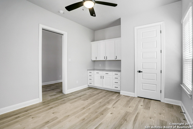 Listing photo id 14 for 305 Lawrence Drive