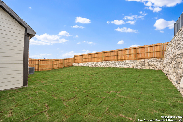 Listing photo id 17 for 305 Lawrence Drive