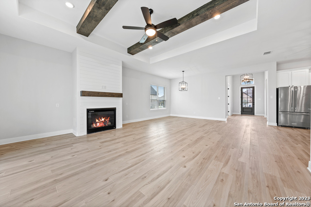 Listing photo id 3 for 305 Lawrence Drive