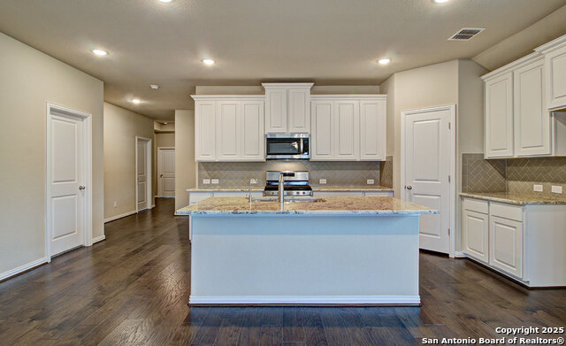 Image 3 of 4 For 2829 Maximilian Lane