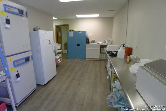 Listing photo id 9 for 15321 San Pedro Ave 202