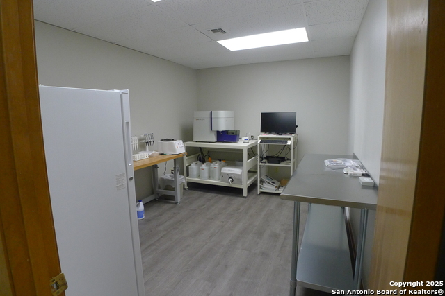 Listing photo id 7 for 15321 San Pedro Ave 202