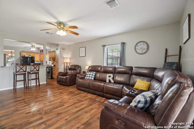 Listing photo id 10 for 714 Esplanade N