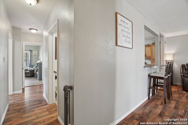 Listing photo id 12 for 714 Esplanade N