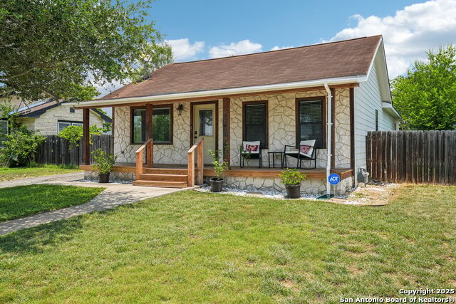 Listing photo id 0 for 714 Esplanade N