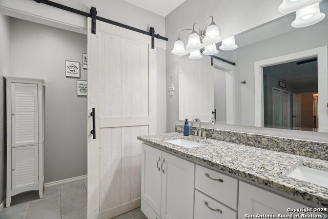 Listing photo id 18 for 714 Esplanade N