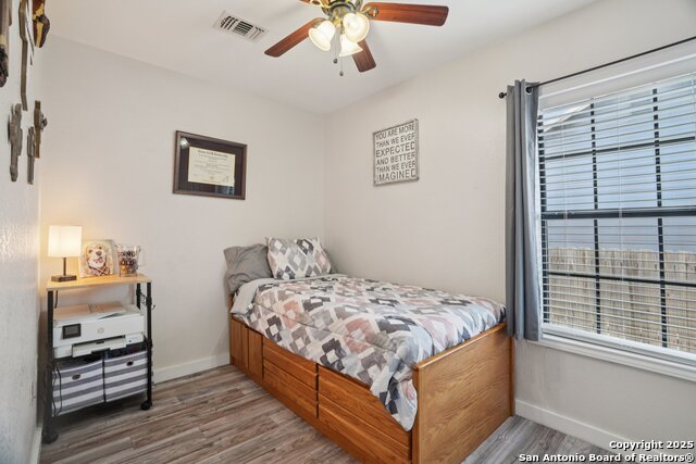 Listing photo id 26 for 714 Esplanade N