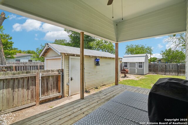 Listing photo id 29 for 714 Esplanade N