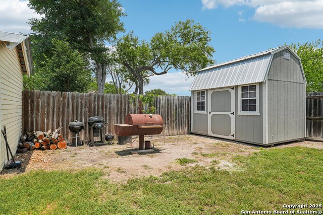 Listing photo id 30 for 714 Esplanade N