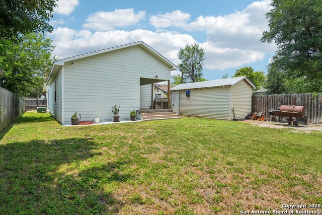 Listing photo id 31 for 714 Esplanade N