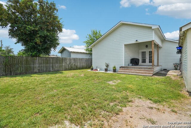 Listing photo id 32 for 714 Esplanade N
