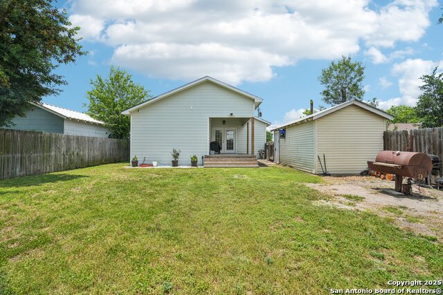 Listing photo id 33 for 714 Esplanade N