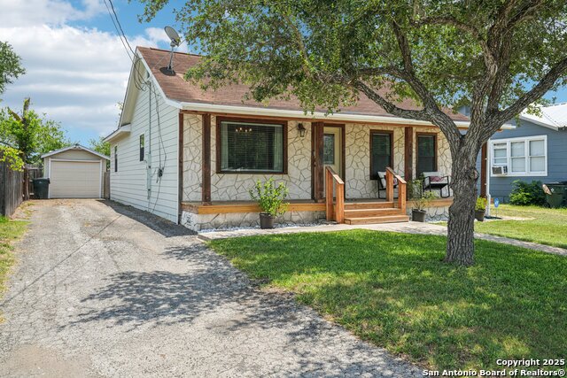 Listing photo id 35 for 714 Esplanade N
