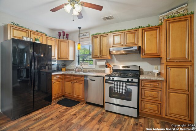 Listing photo id 2 for 714 Esplanade N
