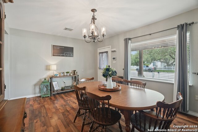 Listing photo id 6 for 714 Esplanade N