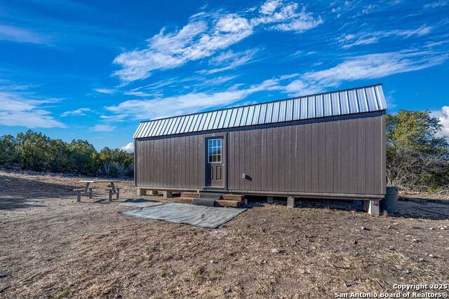 Listing photo id 8 for 2733 Private Road 4560