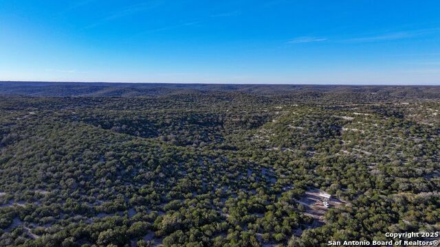 Listing photo id 16 for 2733 Private Road 4560