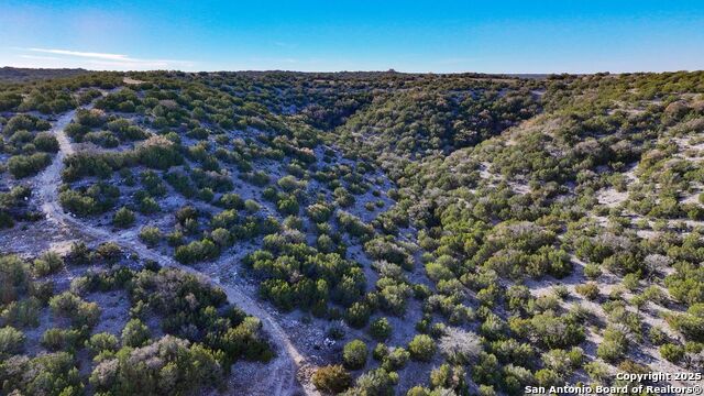 Listing photo id 17 for 2733 Private Road 4560