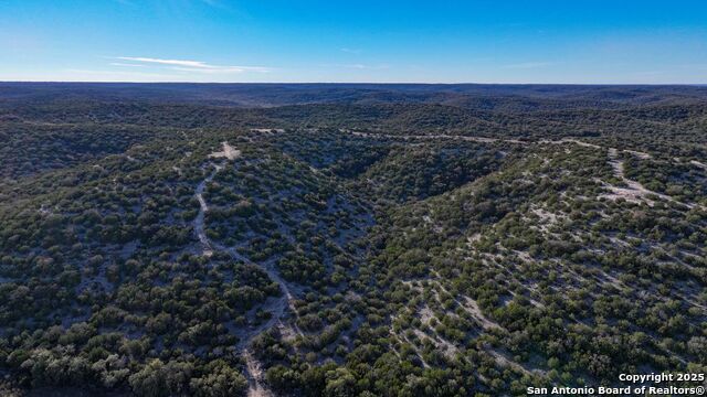Listing photo id 18 for 2733 Private Road 4560