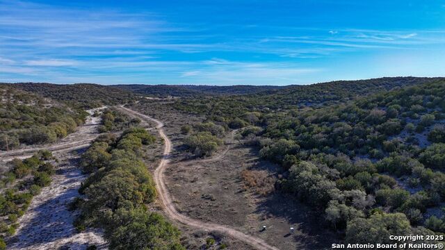 Listing photo id 20 for 2733 Private Road 4560